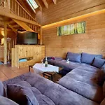 Prázdninový dům Holz-ferienhaus Oberbraendi: Kachelofen, Sauna, Wlan, Am Wald