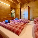 Holz-ferienhaus Oberbraendi: Kachelofen, Sauna, Wlan, Am Wald Loßburg