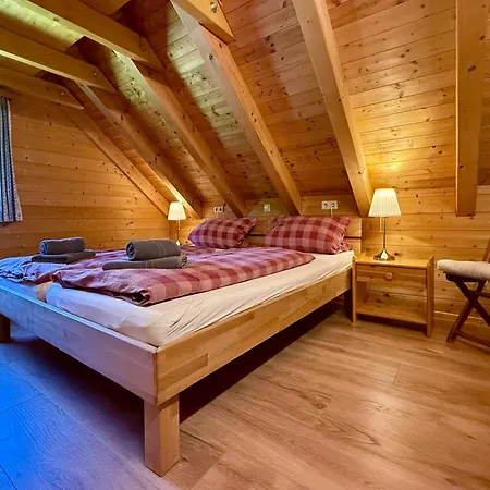 Dom wakacyjny Holz-ferienhaus Oberbraendi: Kachelofen, Sauna, Wlan, Am Wald