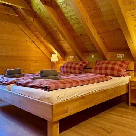 Dom wakacyjny Holz-ferienhaus Oberbraendi: Kachelofen, Sauna, Wlan, Am Wald *