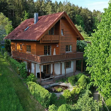 Holz-ferienhaus Oberbraendi: Kachelofen, Sauna, Wlan, Am Wald