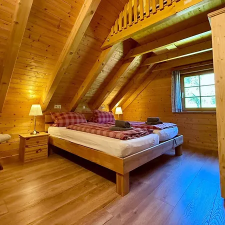 Holz-ferienhaus Oberbraendi: Kachelofen, Sauna, Wlan, Am Wald * Lossburg