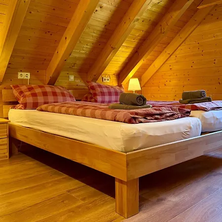 Holz-ferienhaus Oberbraendi: Kachelofen, Sauna, Wlan, Am Wald