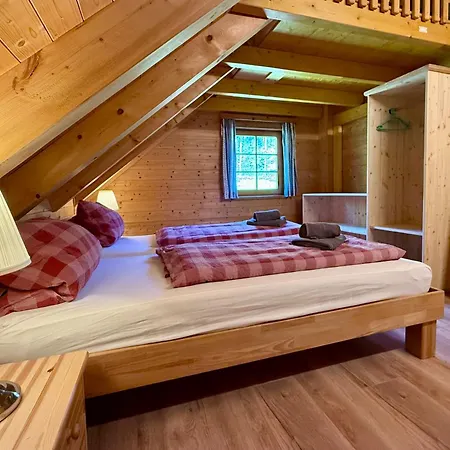 Holz-ferienhaus Oberbraendi: Kachelofen, Sauna, Wlan, Am Wald Loßburg