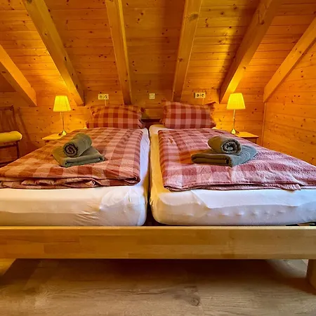 Holz-ferienhaus Oberbraendi: Kachelofen, Sauna, Wlan, Am Wald Dom wakacyjny