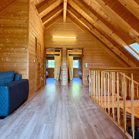 Holz-ferienhaus Oberbraendi: Kachelofen, Sauna, Wlan, Am Wald Dom wakacyjny Loßburg