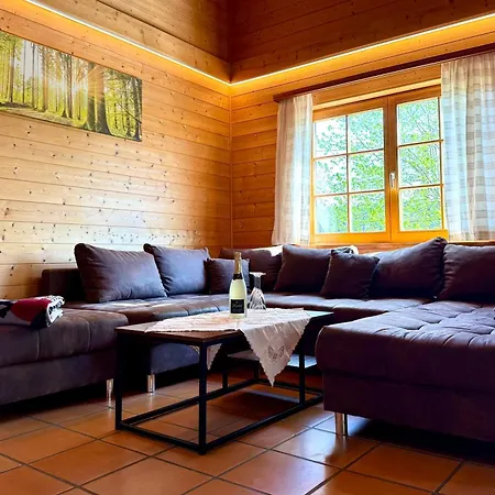 Holz-ferienhaus Oberbraendi: Kachelofen, Sauna, Wlan, Am Wald