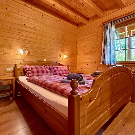 Holz-ferienhaus Oberbraendi: Kachelofen, Sauna, Wlan, Am Wald Lossburg