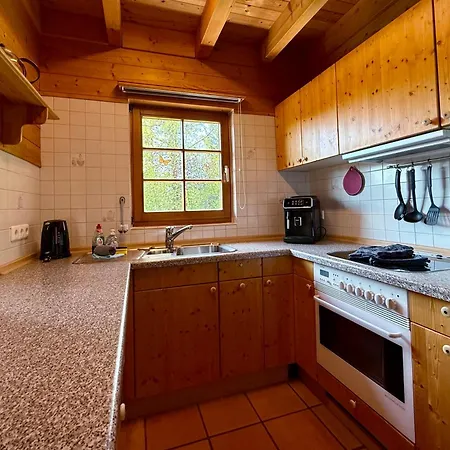 Holz-ferienhaus Oberbraendi: Kachelofen, Sauna, Wlan, Am Wald Dom wakacyjny Loßburg