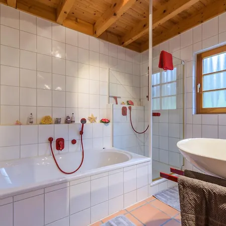 Holz-ferienhaus Oberbraendi: Kachelofen, Sauna, Wlan, Am Wald