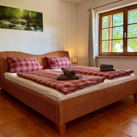 Holz-ferienhaus Oberbraendi: Kachelofen, Sauna, Wlan, Am Wald Dom wakacyjny