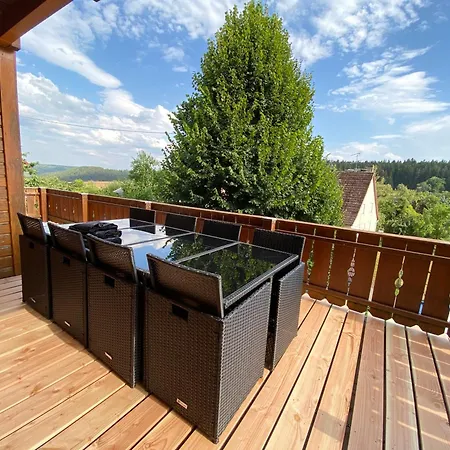 Dom wakacyjny Holz-ferienhaus Oberbraendi: Kachelofen, Sauna, Wlan, Am Wald Loßburg