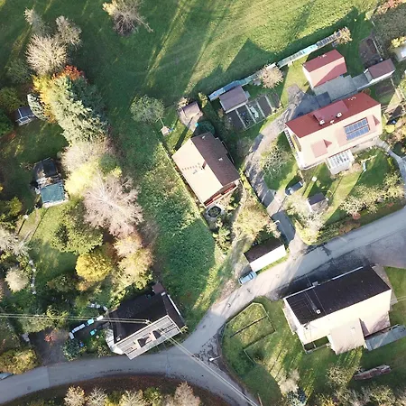 Dom wakacyjny Holz-ferienhaus Oberbraendi: Kachelofen, Sauna, Wlan, Am Wald Loßburg